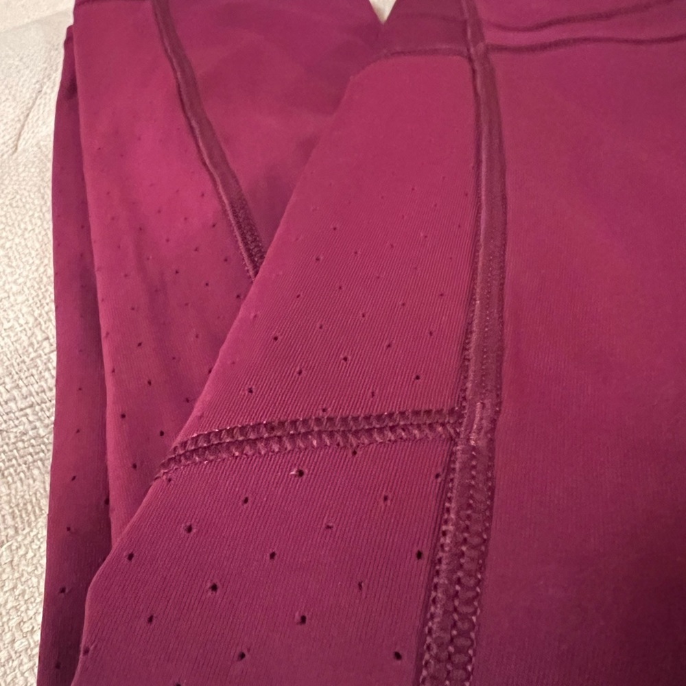 NWOT Lululemon Crop/Capris Burgundy/Wine. Sz 2. 20”